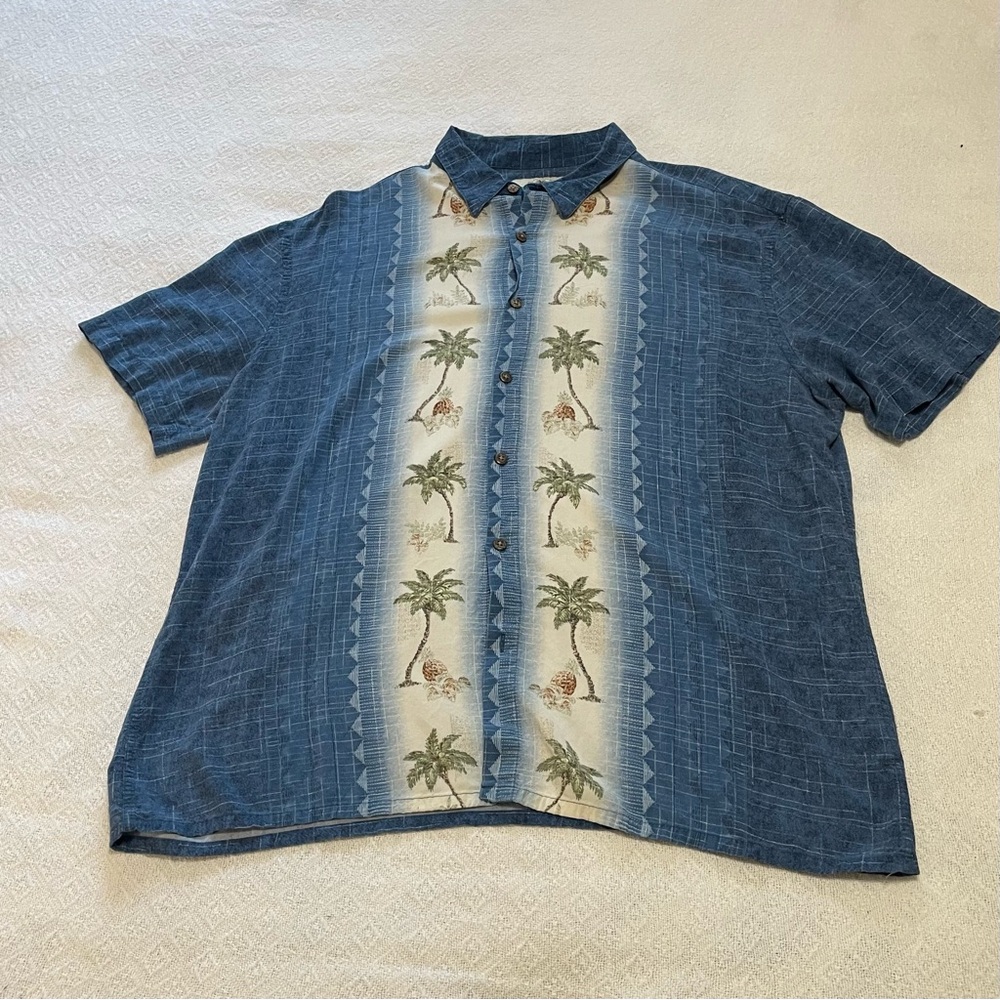 Blue  Palm Print Men's Casual Shirt Size XL
Resort , Caribbean or Tropical Wear‎